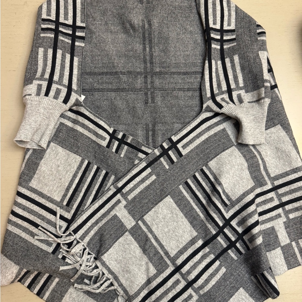 Gray and Black Plaid Women's Sweater wrap Short Sleeve with fringe EUC one size